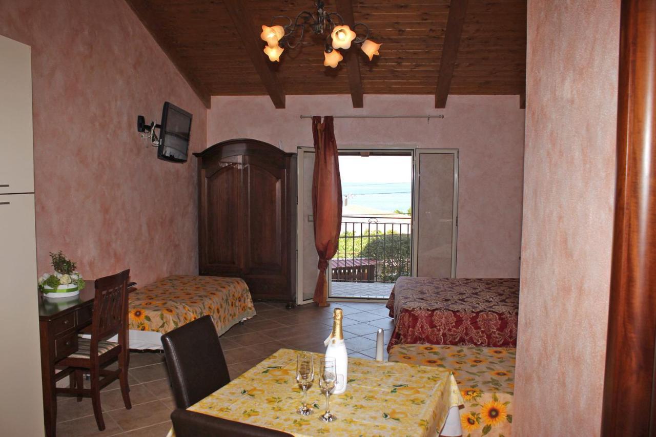 Villa Paladino - B&B E Guest House Шилла Екстер'єр фото