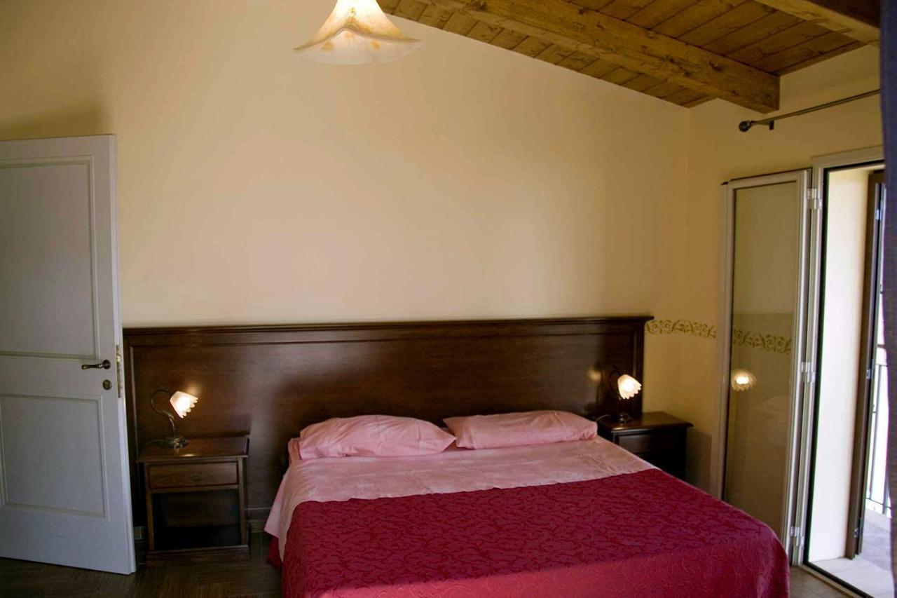 Villa Paladino - B&B E Guest House Шилла Екстер'єр фото