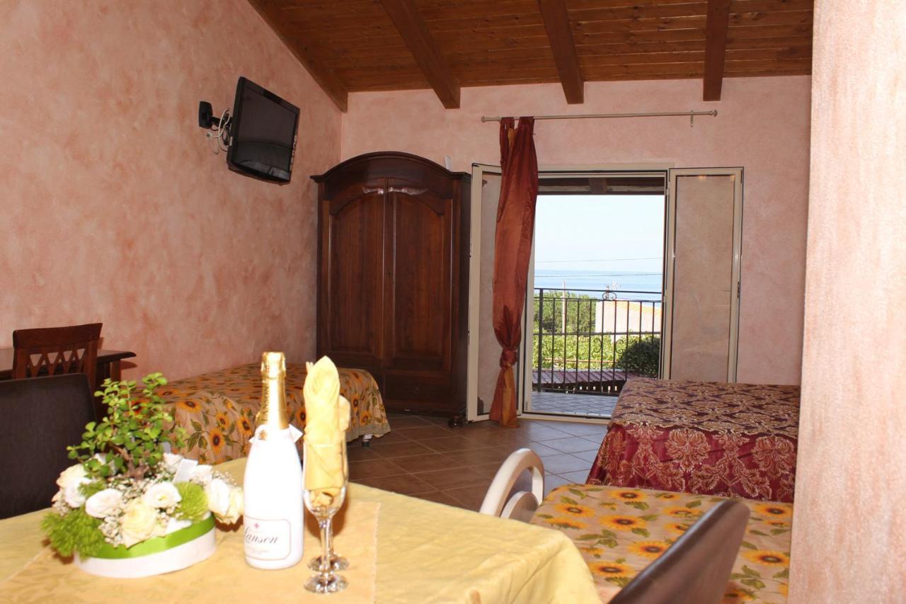 Villa Paladino - B&B E Guest House Шилла Екстер'єр фото